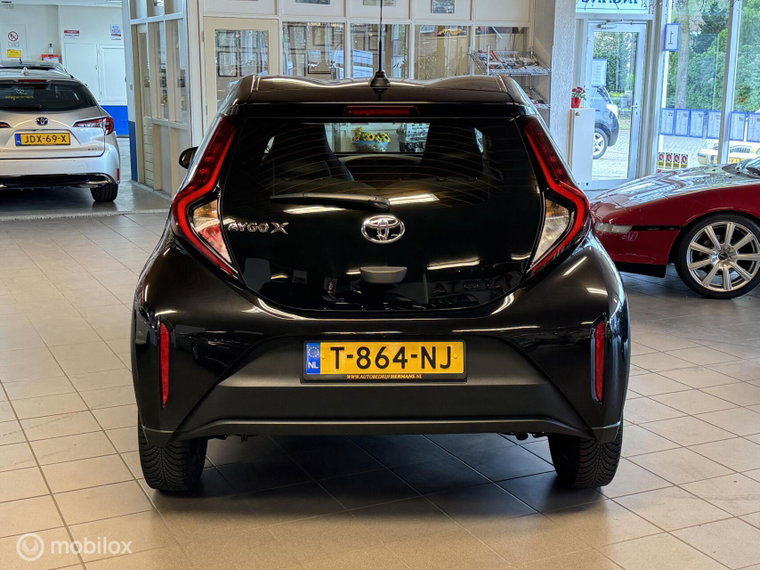 Vehicle Image 6