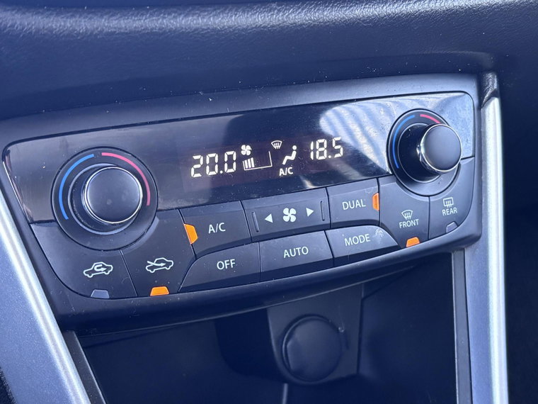 Vehicle Image 25