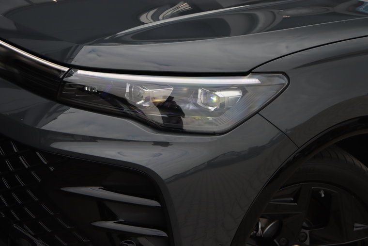 Vehicle Image 8