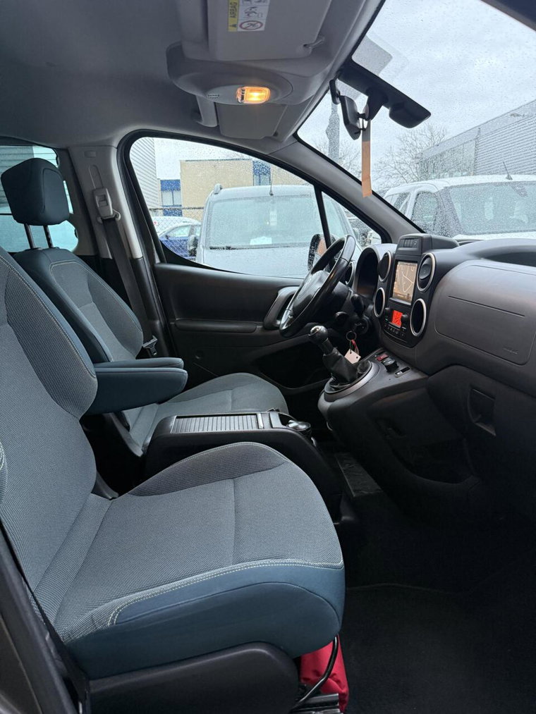 Vehicle Image 15