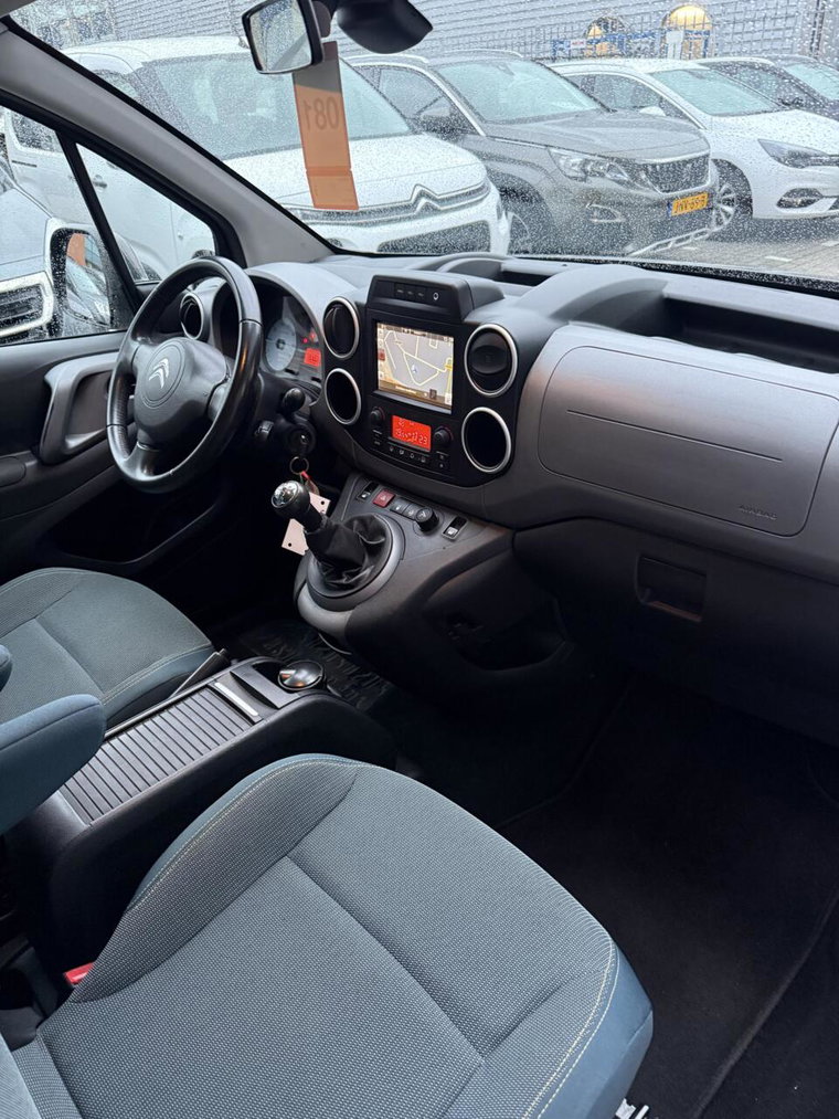 Vehicle Image 17