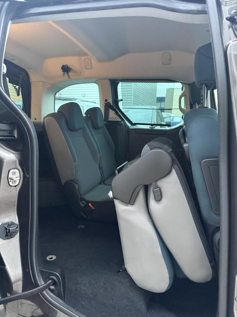 Vehicle Image 20