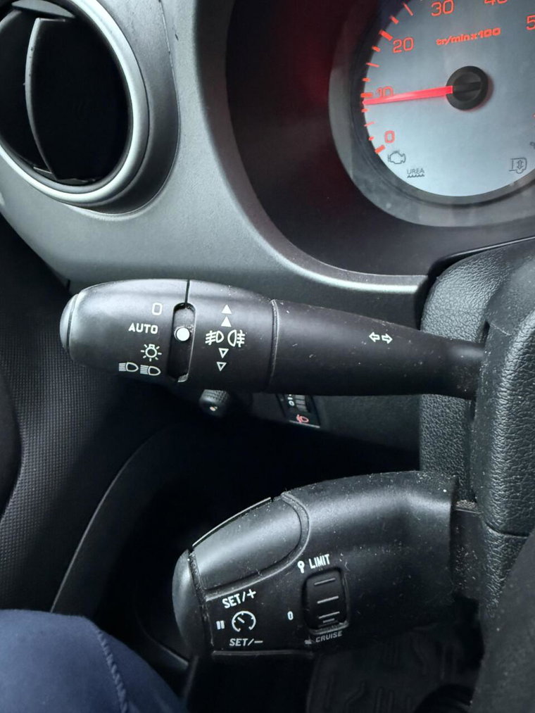 Vehicle Image 32
