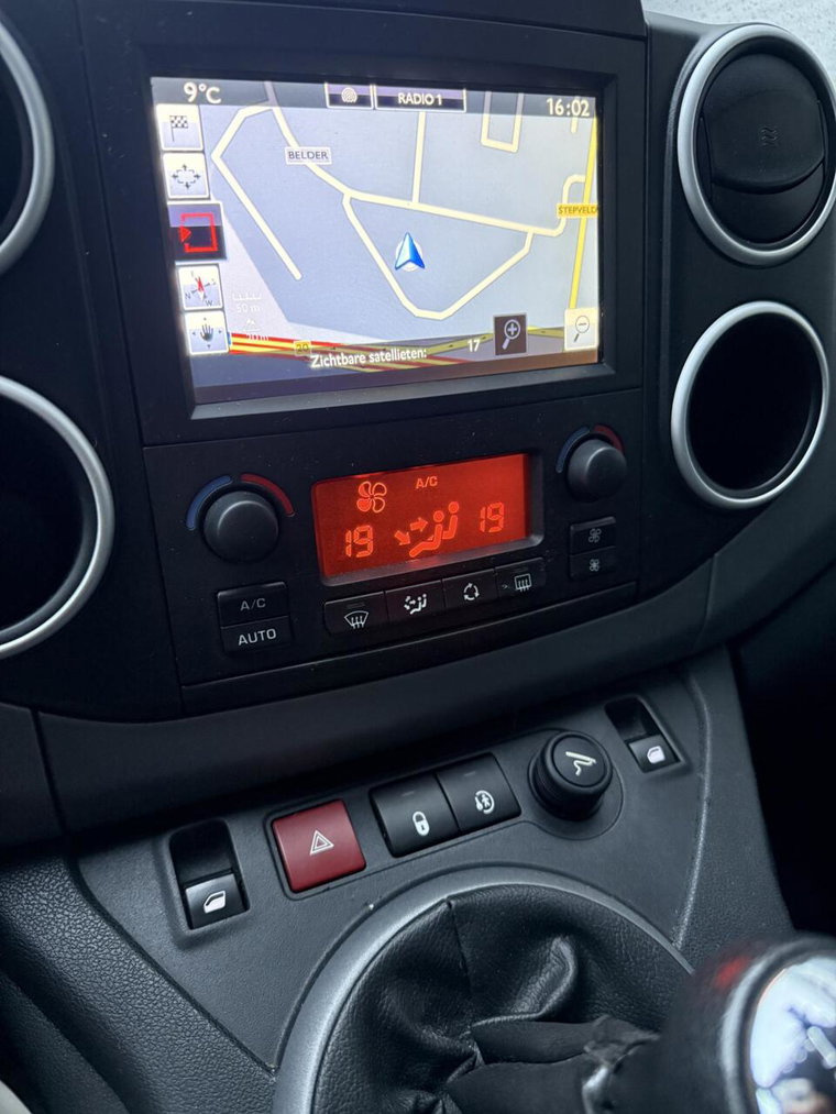 Vehicle Image 38