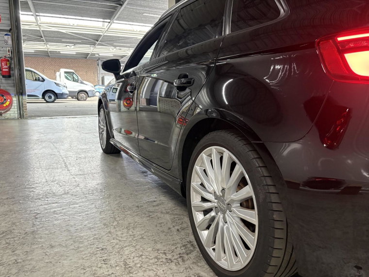 Vehicle Image 16