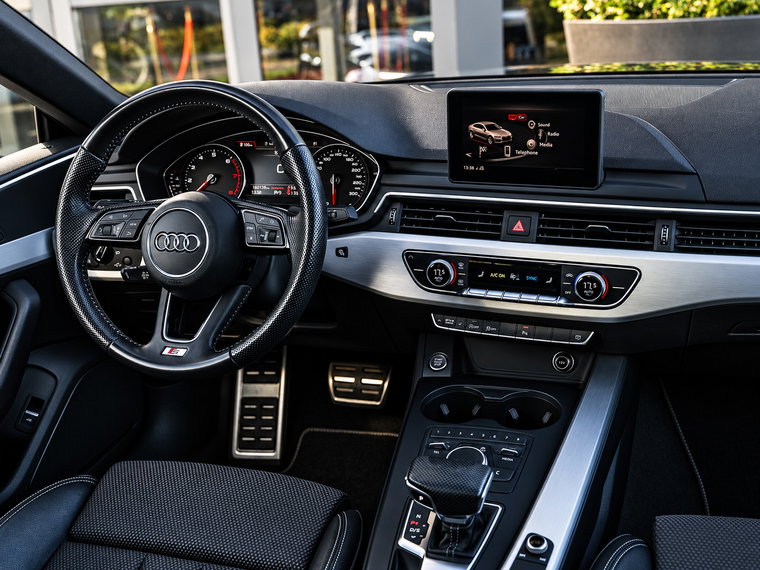 Vehicle Image 21