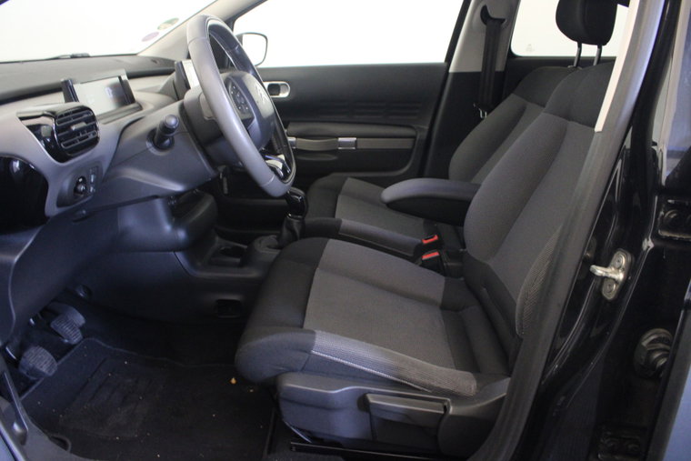 Vehicle Image 13