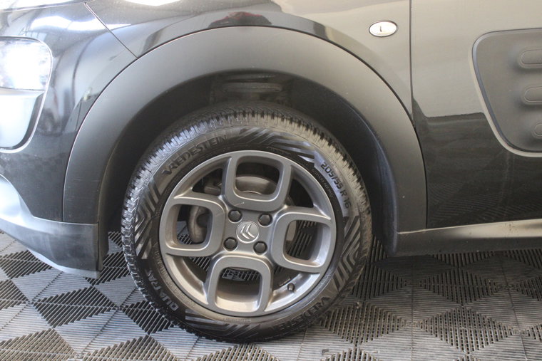 Vehicle Image 7