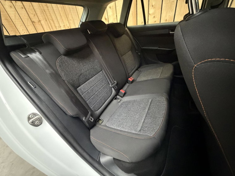 Vehicle Image 45