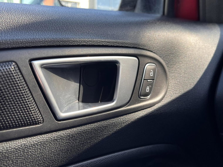 Vehicle Image 25