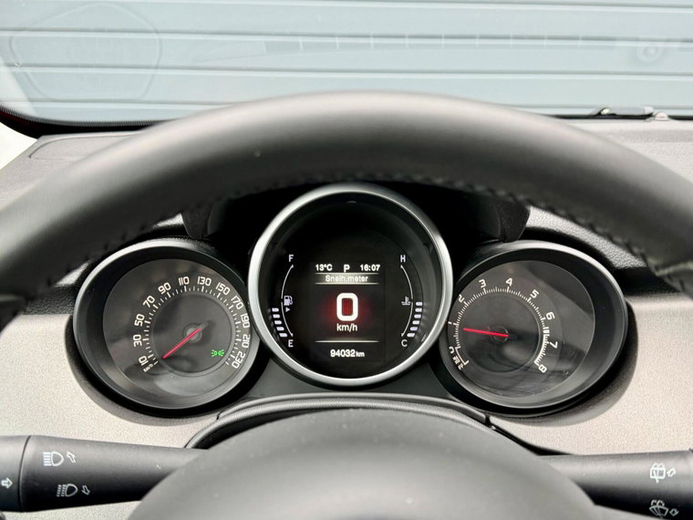 Vehicle Image 25