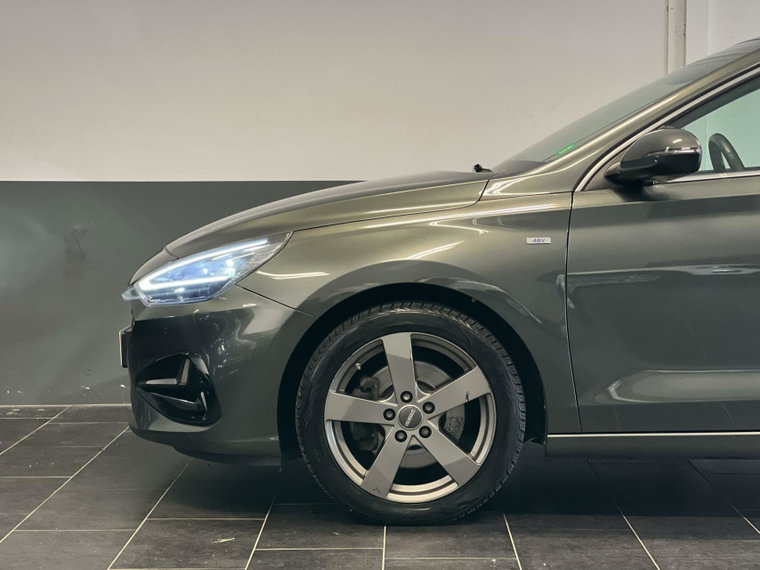 Vehicle Image 12
