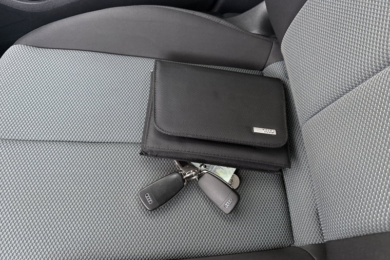 Vehicle Image 28