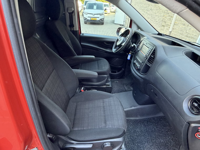 Vehicle Image 32
