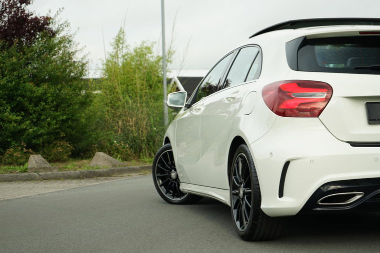 Vehicle Image 9