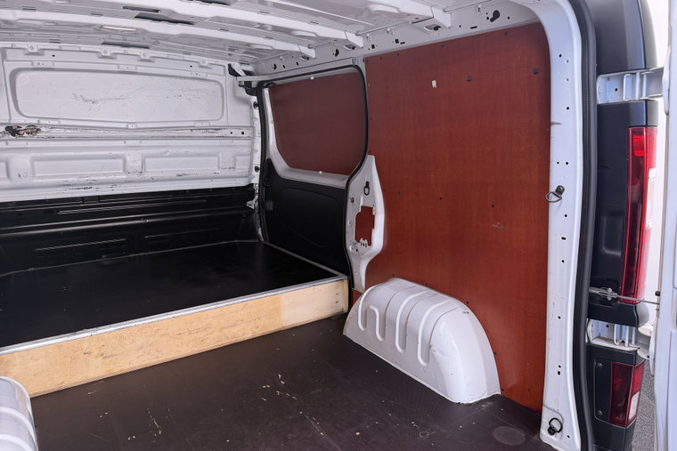 Vehicle Image 13