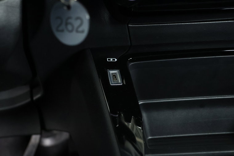 Vehicle Image 19