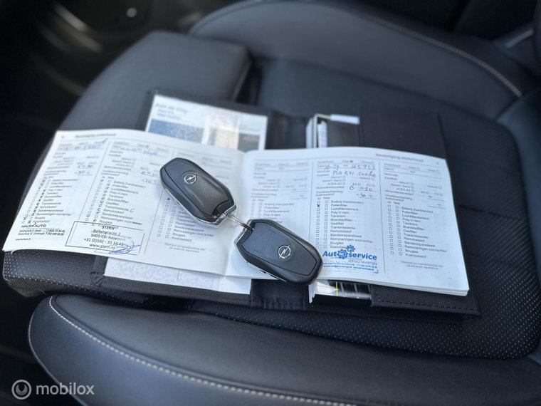 Vehicle Image 25