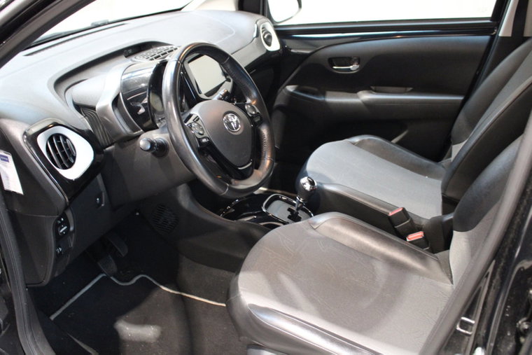 Vehicle Image 7