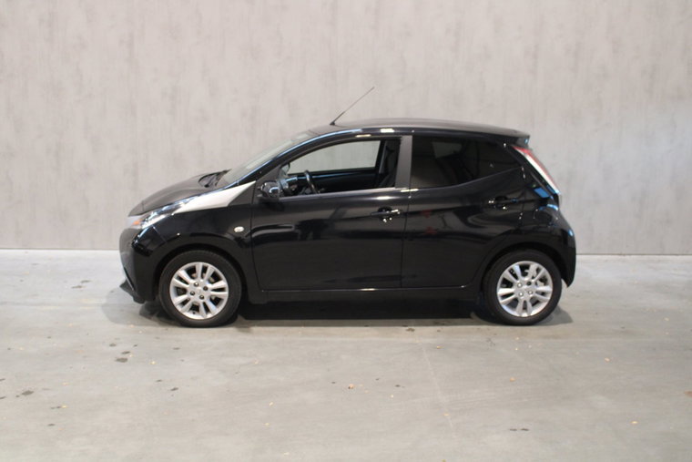 Vehicle Image 8