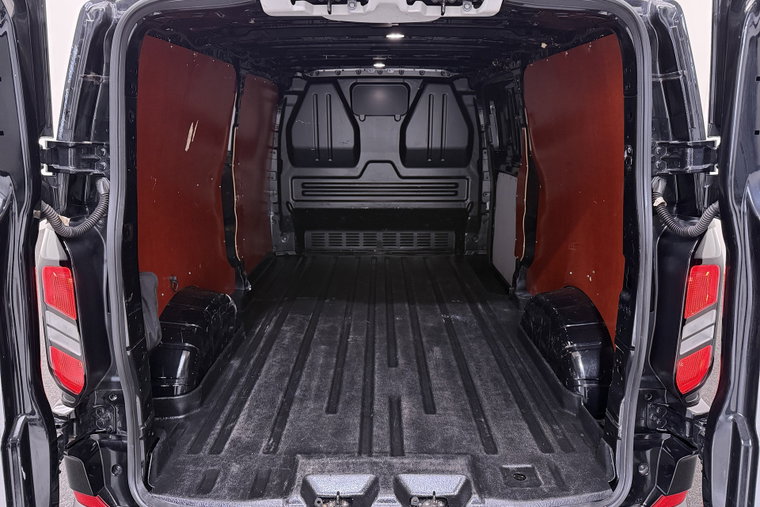 Vehicle Image 12