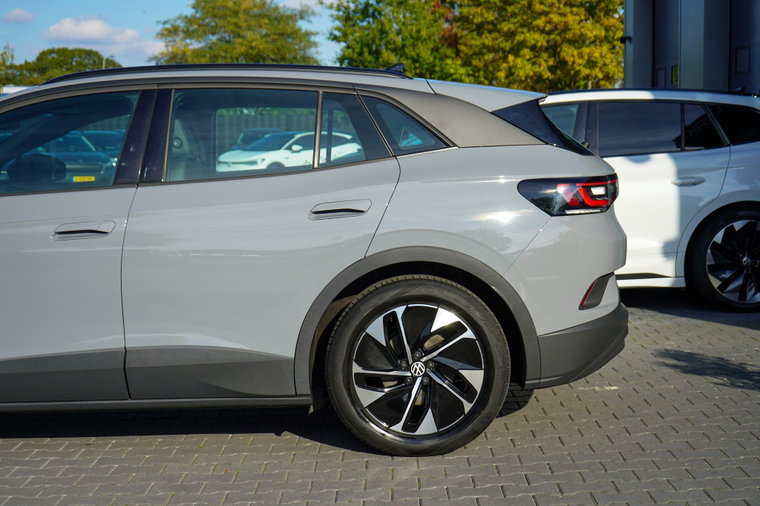 Vehicle Image 17