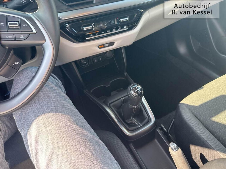 Vehicle Image 14