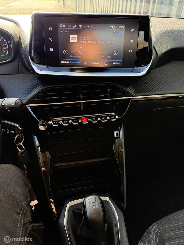 Vehicle Image 16