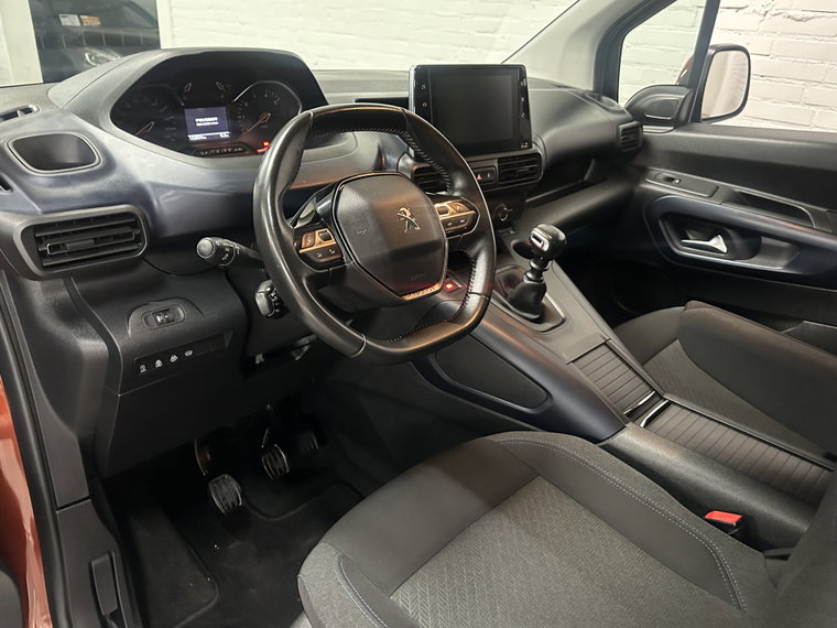 Vehicle Image 24