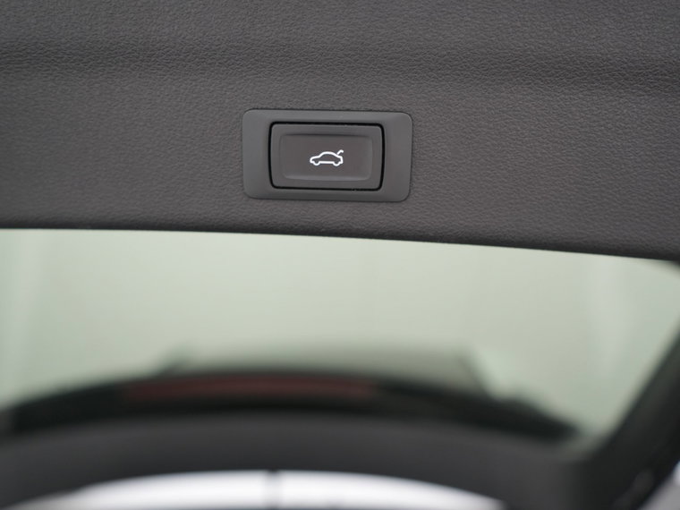 Vehicle Image 38