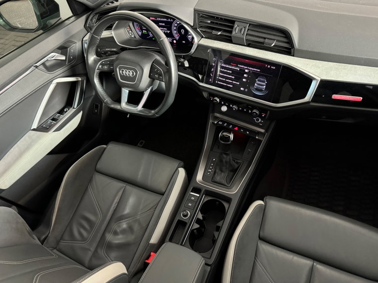 Vehicle Image 32
