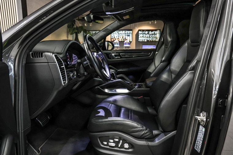 Vehicle Image 9