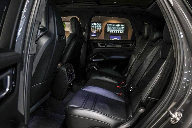 Vehicle Image 11