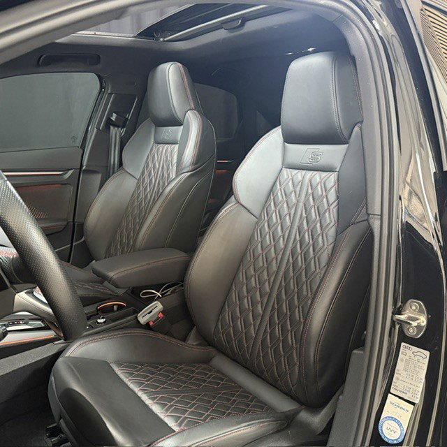 Vehicle Image 12
