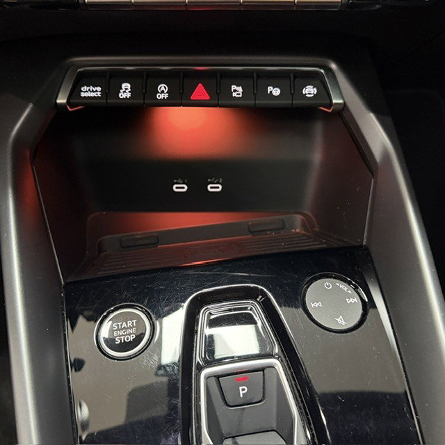 Vehicle Image 16