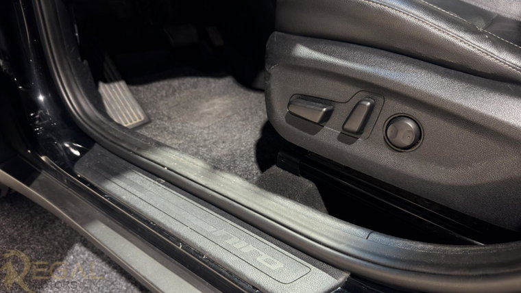 Vehicle Image 23