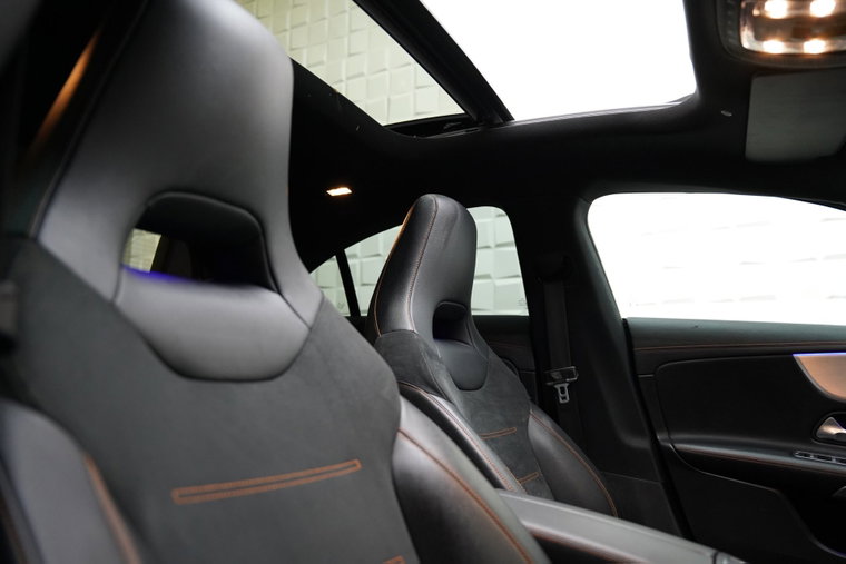 Vehicle Image 32