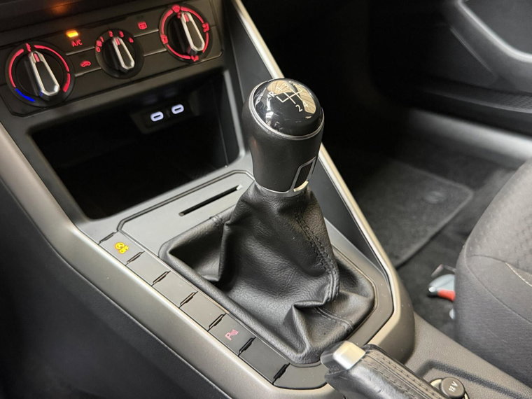 Vehicle Image 28