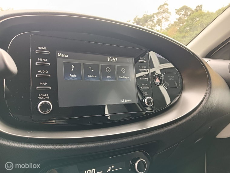 Vehicle Image 22