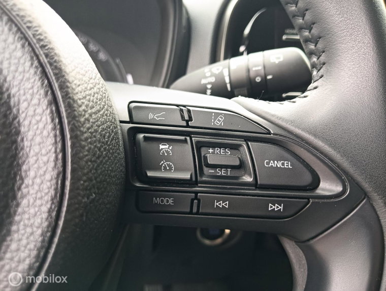 Vehicle Image 25