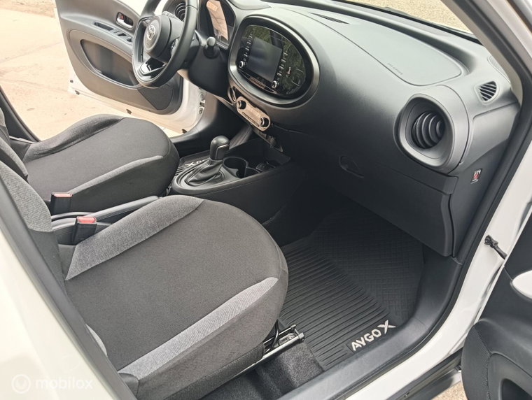 Vehicle Image 11