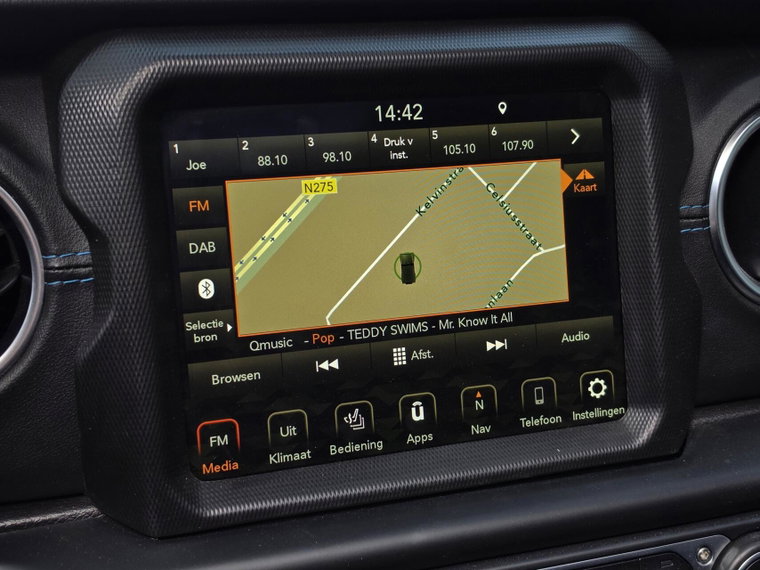 Vehicle Image 25