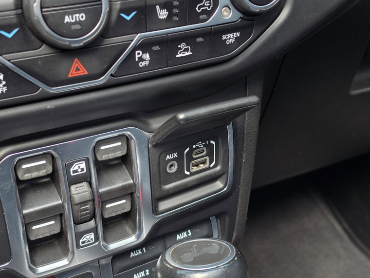 Vehicle Image 32