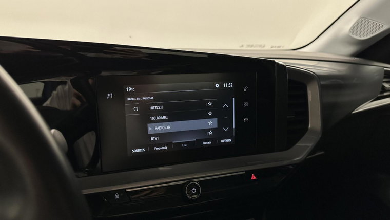 Vehicle Image 25