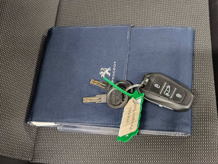 Vehicle Image 19