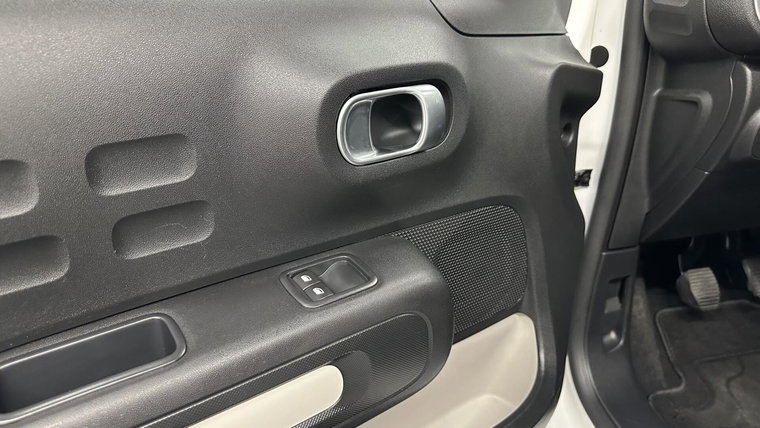 Vehicle Image 17