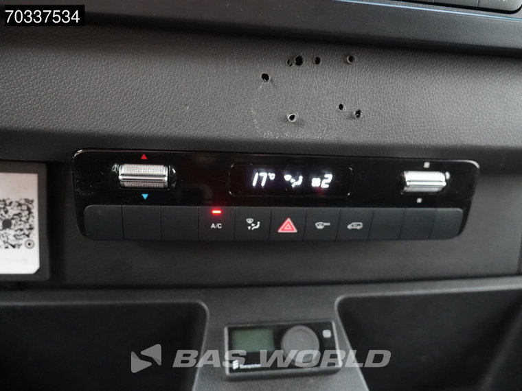 Vehicle Image 38