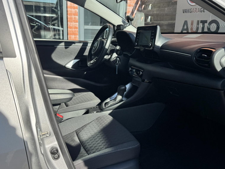 Vehicle Image 16