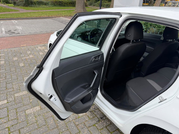 Vehicle Image 28