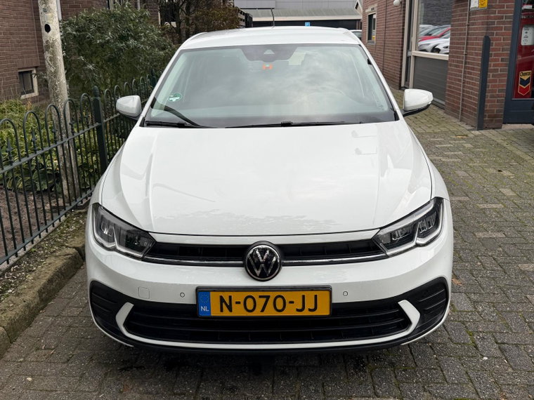 Vehicle Image 6